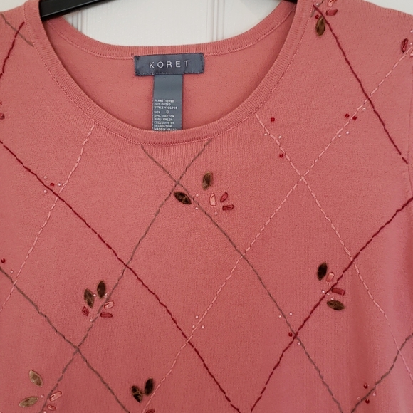 Lovely Short Sleeve Knit Top - Picture 2 of 8